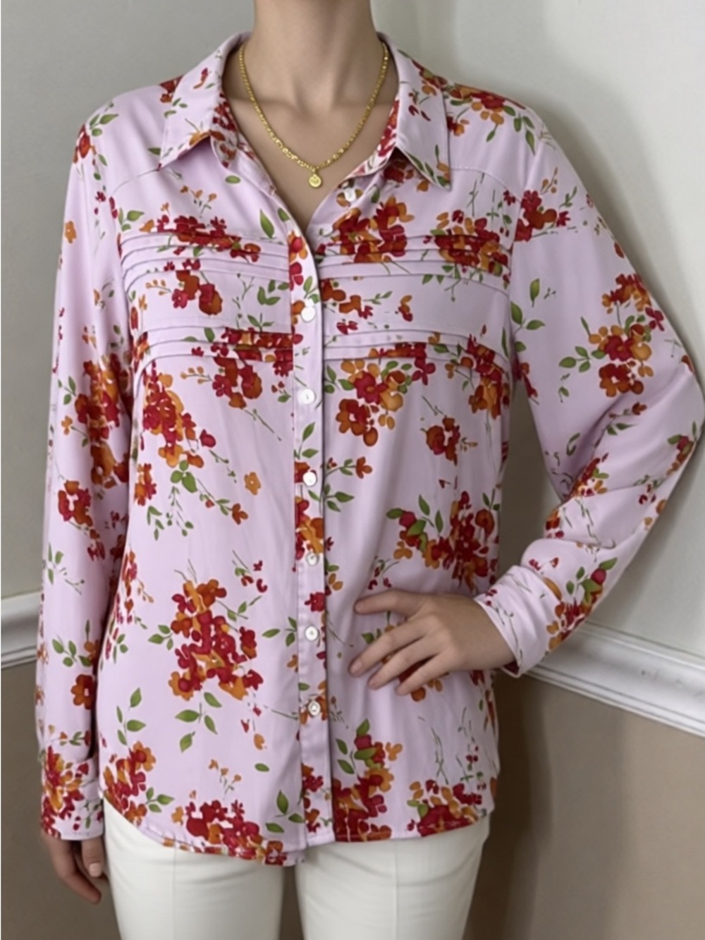 💚 5 for $25! Nannette Lavender Floral Button-Down Shirt with Red Print